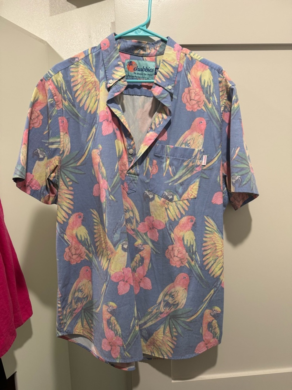 chubbies Blue Short-Sleeve Tropical Parrot Button-Down Shirt